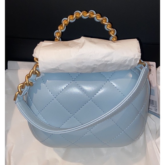 Chanel Baby Blue Small Vanity Case - Picture 2 of 6